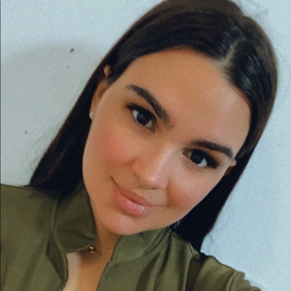 Meet your Posher, Alessandra